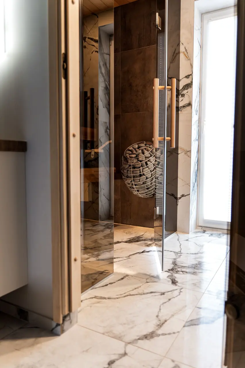 Architectural timber and natural honed stone surfaces at Ivoranessa Liqua